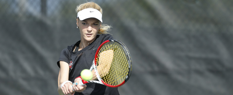 Women's Tennis Takes Care of Tampa